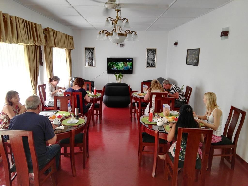 Anna Shanthi Villa Kandy Exterior photo